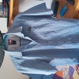 North face button up short sleeve shirt. Like new condition.